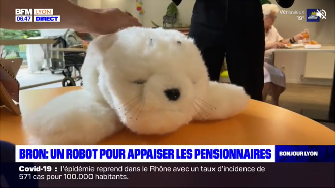 Arrivée de PARO à Bron sous les caméras de BFMTV